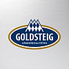 Goldsteig Logo auf Metallhintergrund
