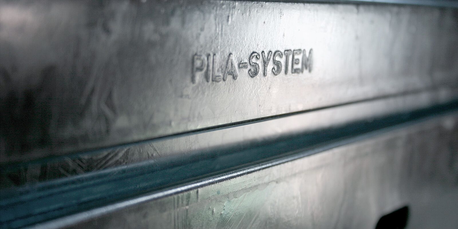 Detailaufnahme mit Inschrift "PILA-SYSTEM"