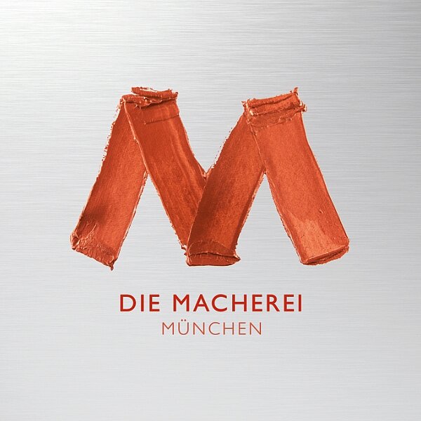 Die Macherei Logo auf Metallhintergrund