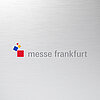 Messe Frankfurt Logo auf Metallhintergrund